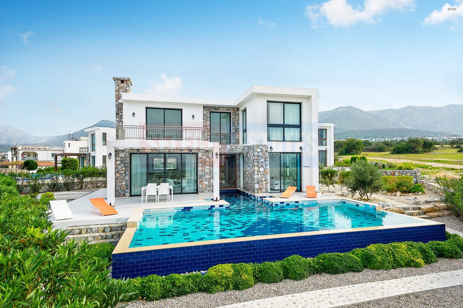 SE1183_001 Sea front Luxury Detached Villa