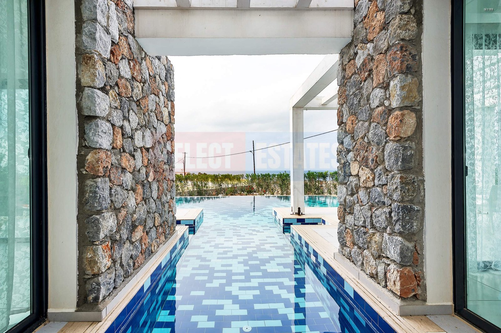 SE1183_002 Sea front Luxury Detached Villa