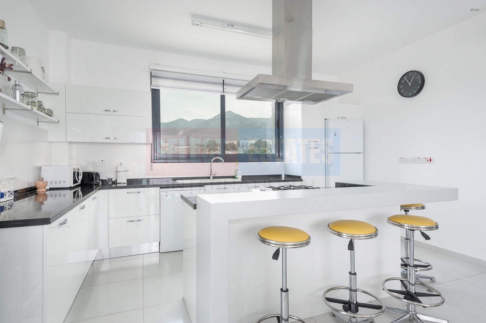 SE1183_003 Sea front Luxury Detached Villa