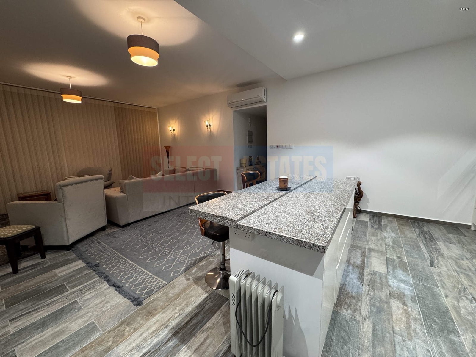 SE1187_004 See front Luxury Bungalow –