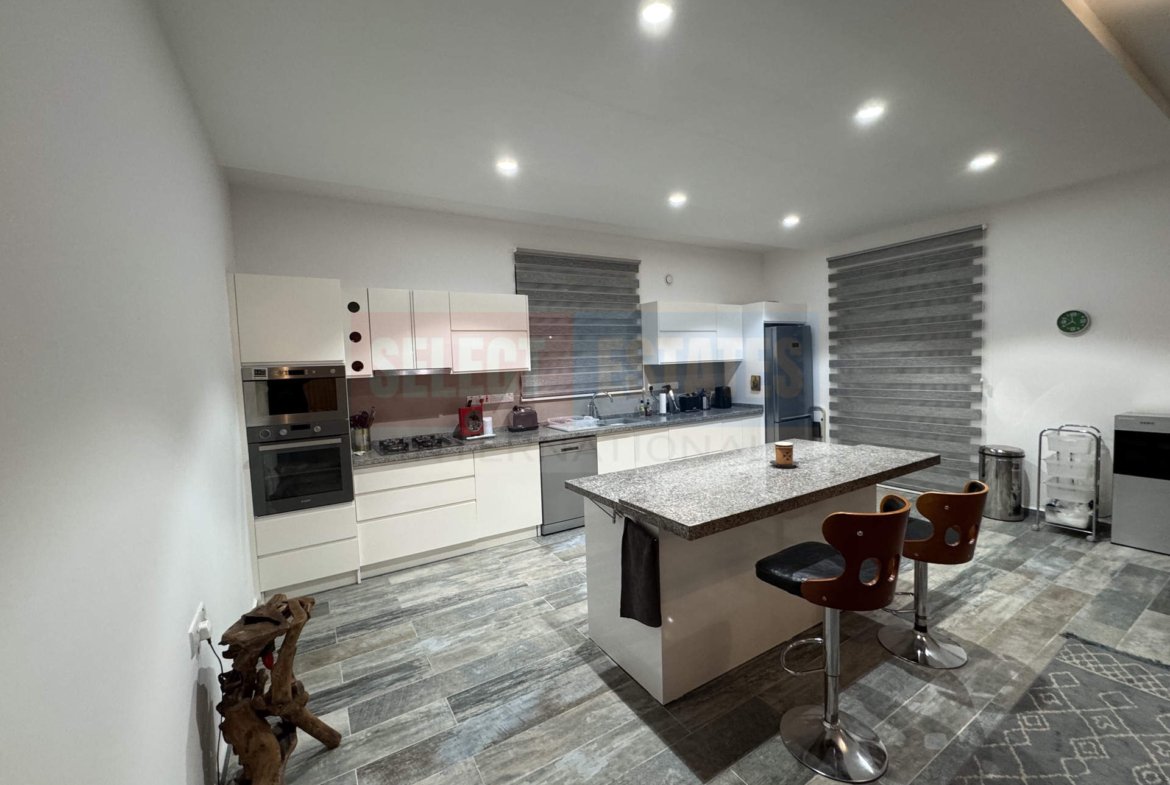 See front Luxury Bungalow –