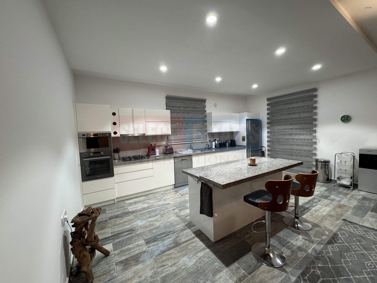 SE1187_005 See front Luxury Bungalow –