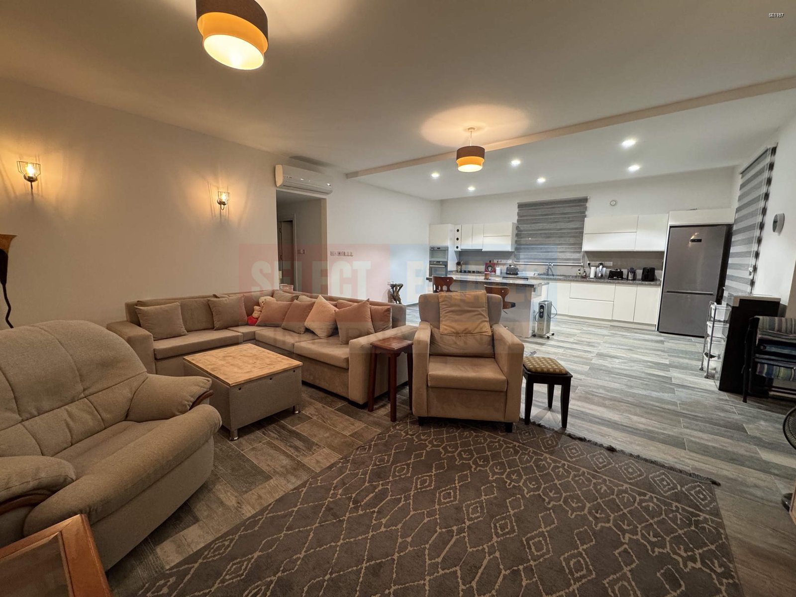 SE1187_011 See front Luxury Bungalow –