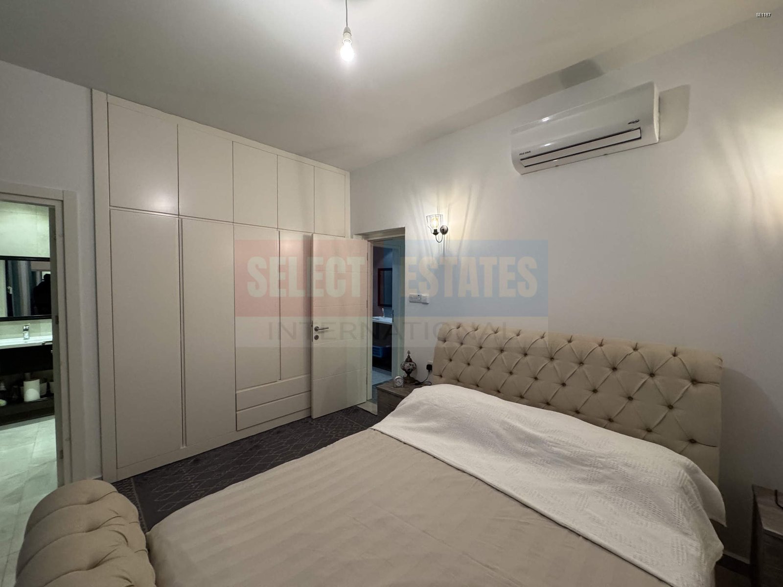 SE1187_013 See front Luxury Bungalow –