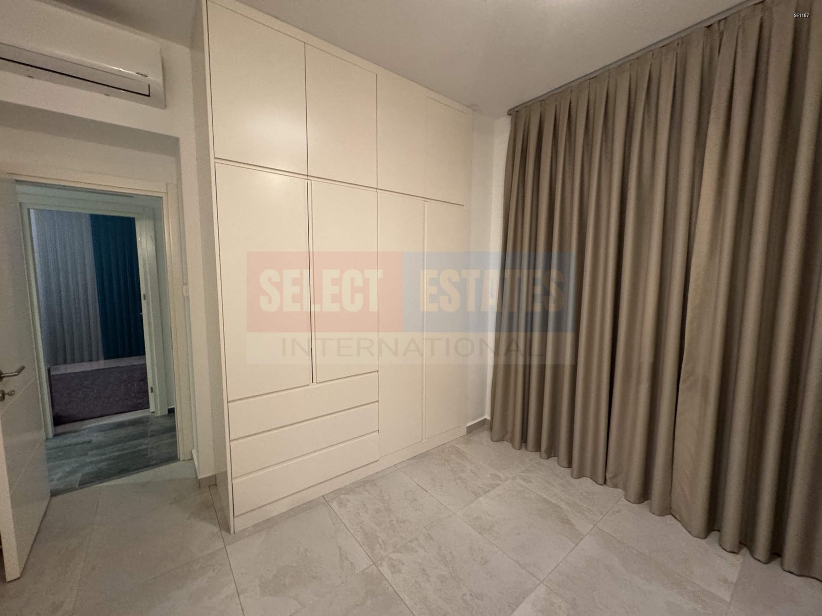 SE1187_018 See front Luxury Bungalow –