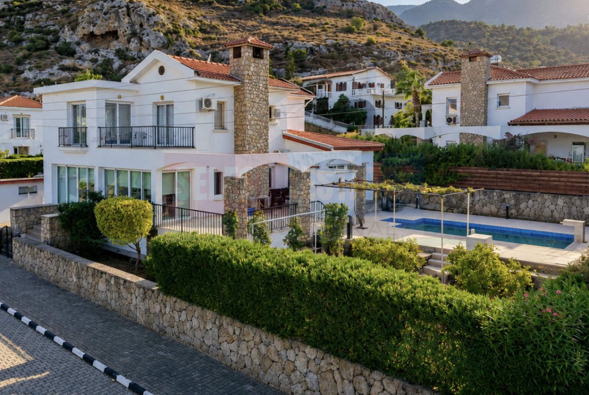 Villa with Pool and View in Alsancak