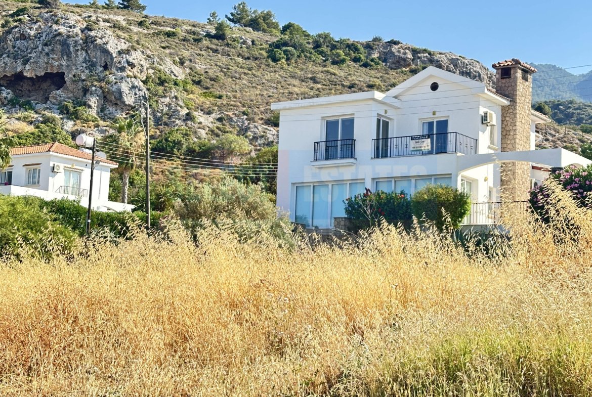 Villa with Pool and View in Alsancak