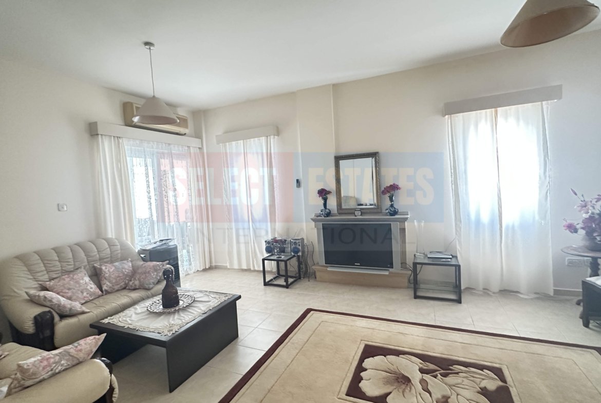 Villa with Pool and View in Alsancak