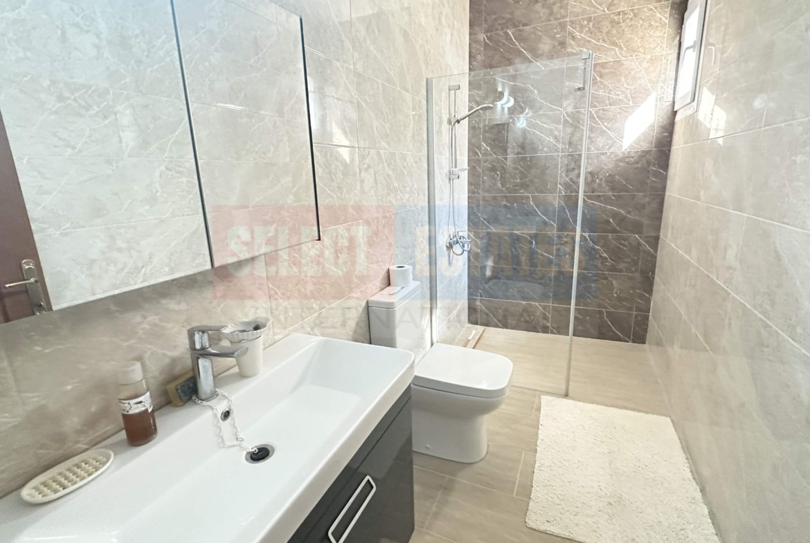 Villa with Pool and View in Alsancak