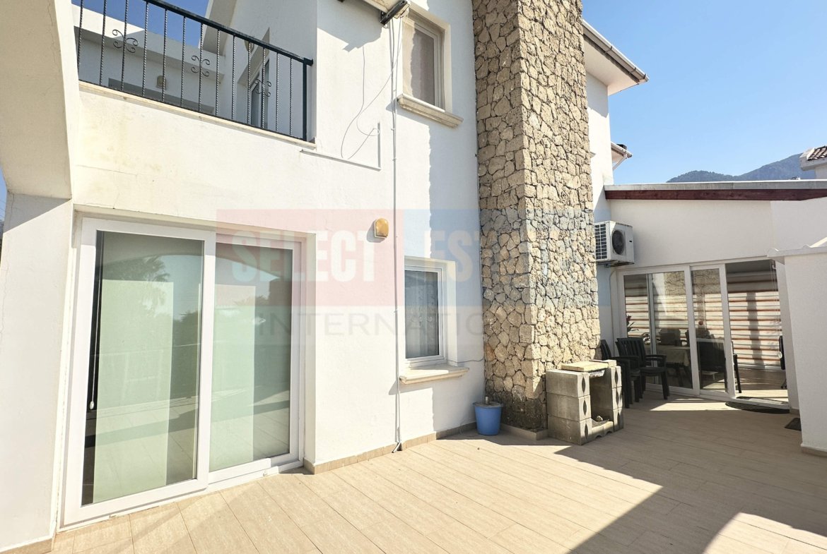 Villa with Pool and View in Alsancak