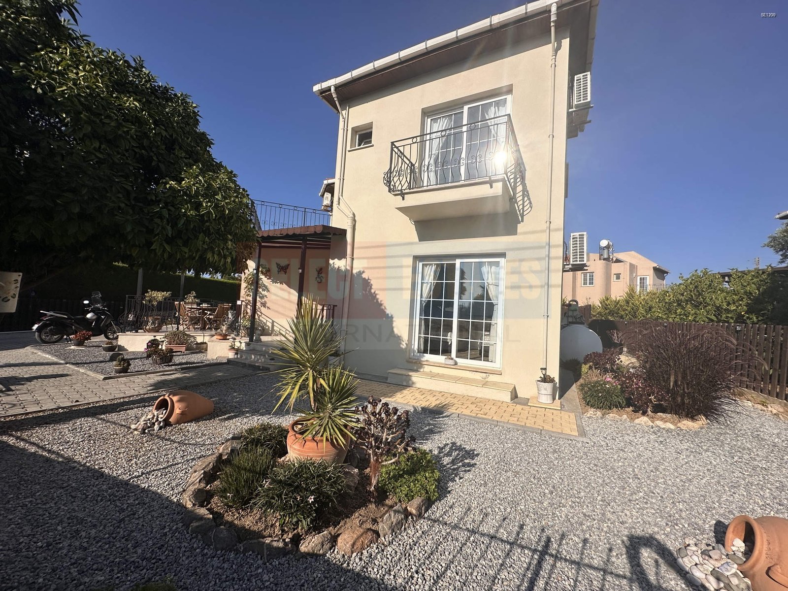 Villa for Sale with Pool in Lapta