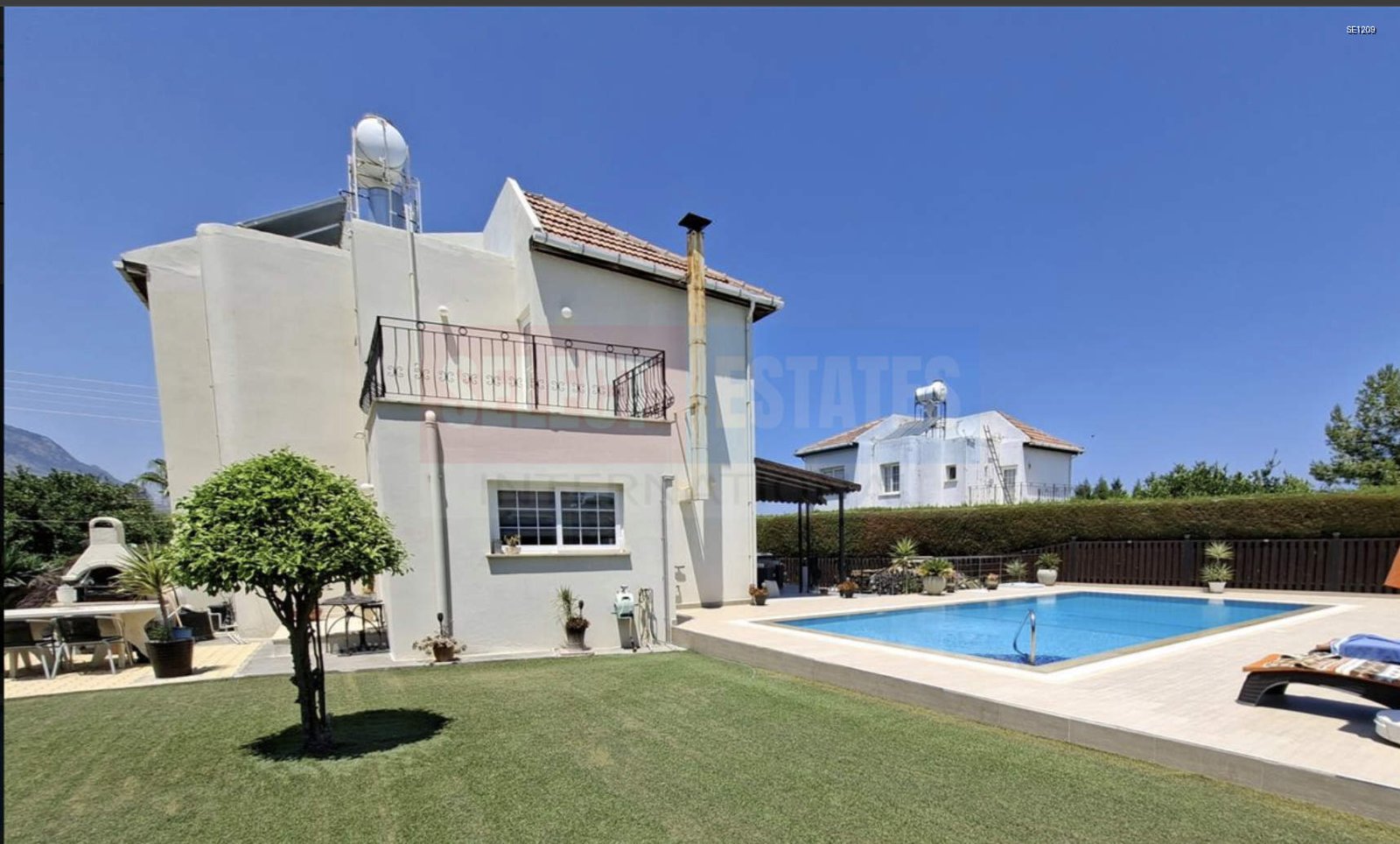 Villa for Sale with Pool in Lapta