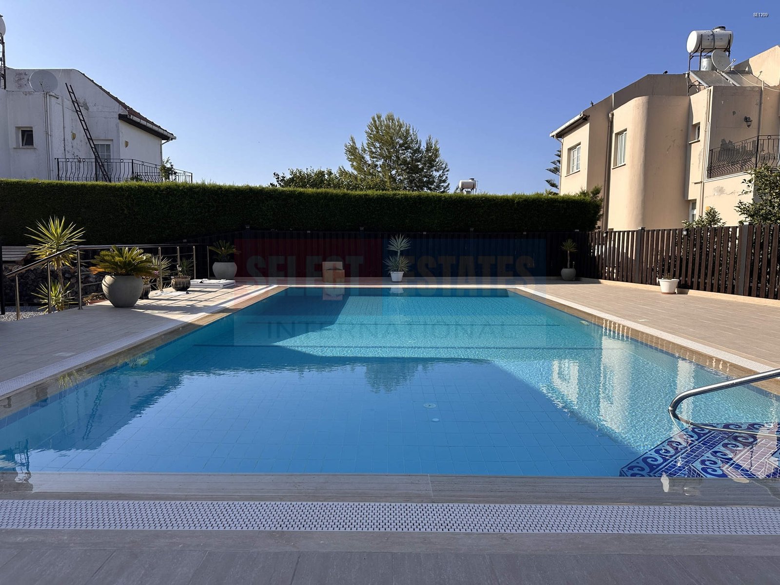 Villa for Sale with Pool in Lapta