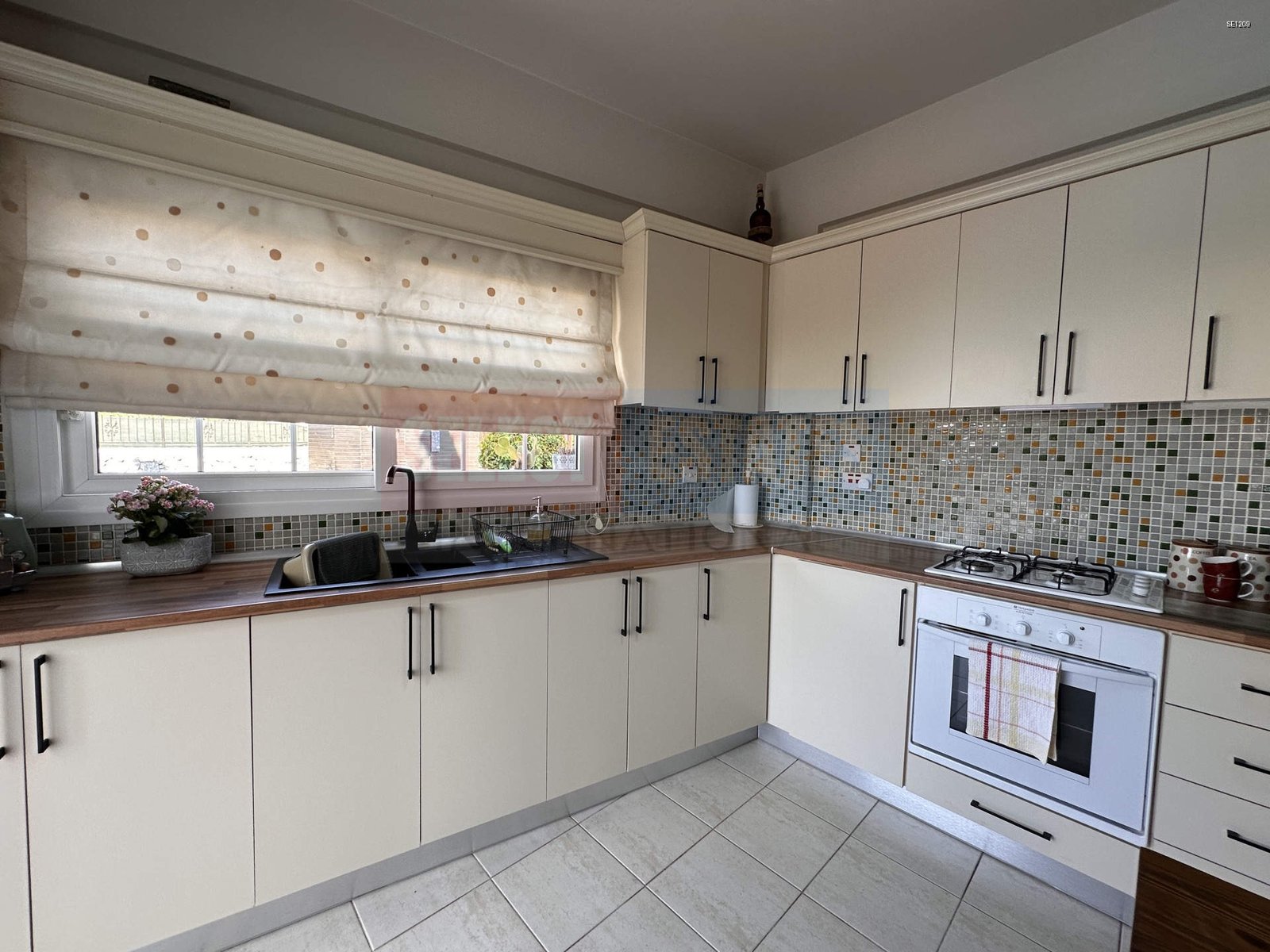 Villa for Sale with Pool in Lapta