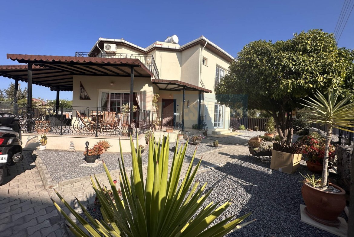 Villa for Sale with Pool in Lapta