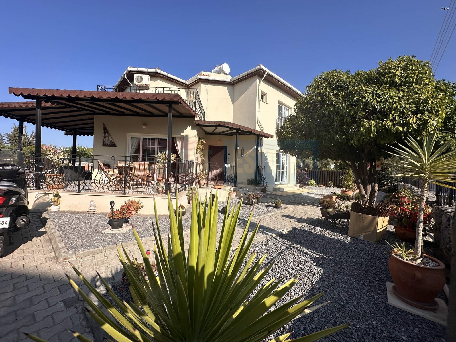 Villa for Sale with Pool in Lapta