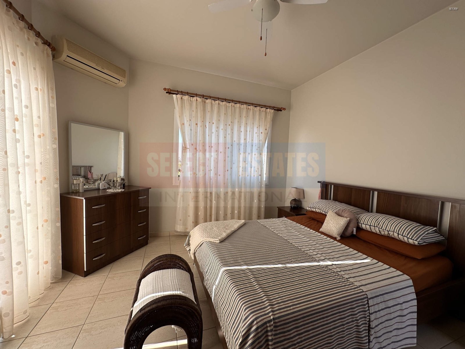 Villa for Sale with Pool in Lapta