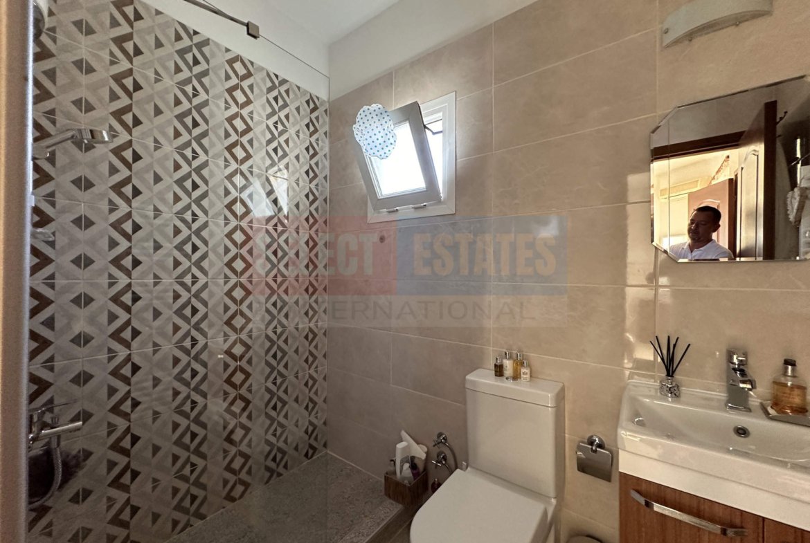 Villa for Sale with Pool in Lapta