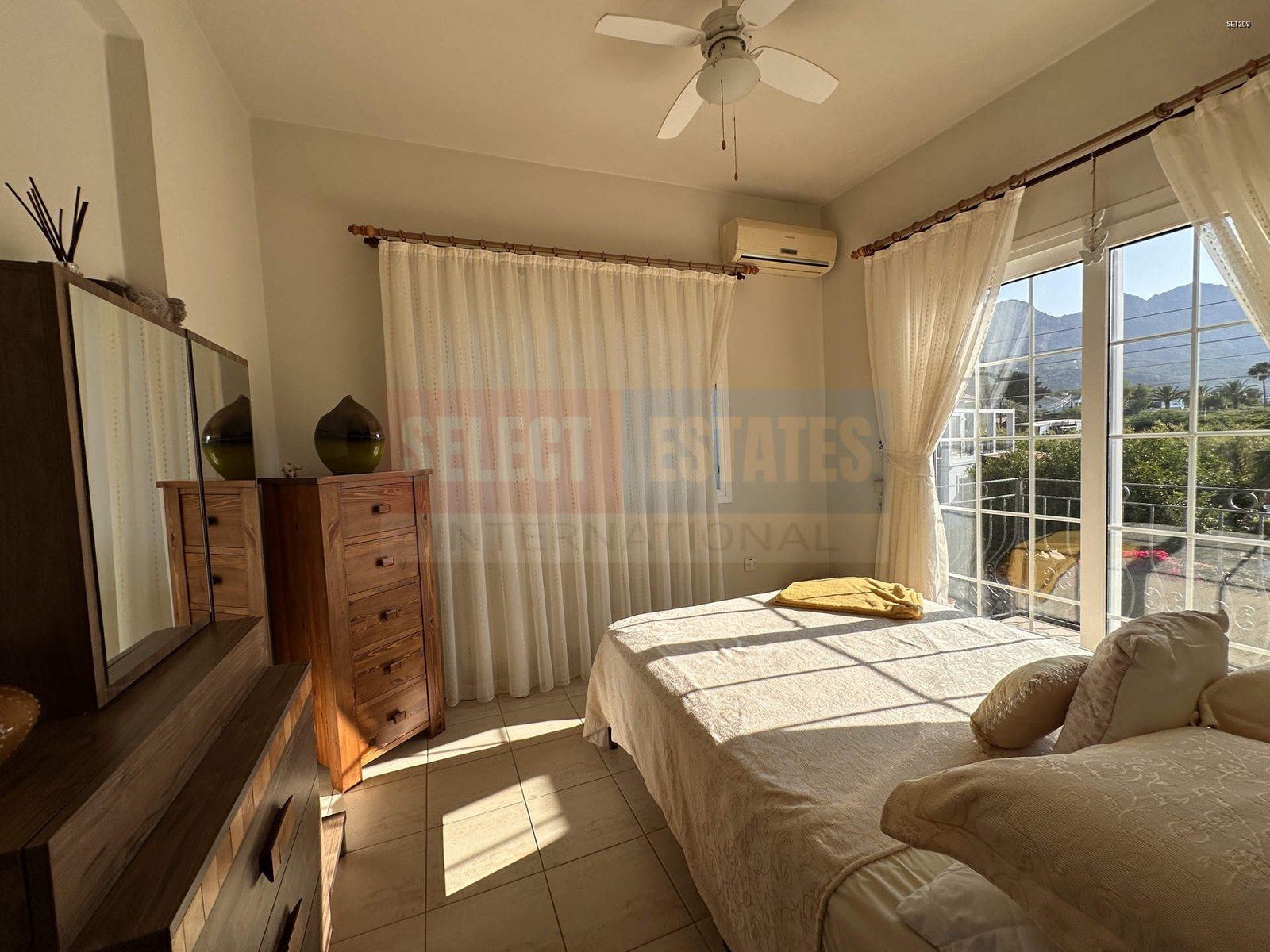 Villa for Sale with Pool in Lapta