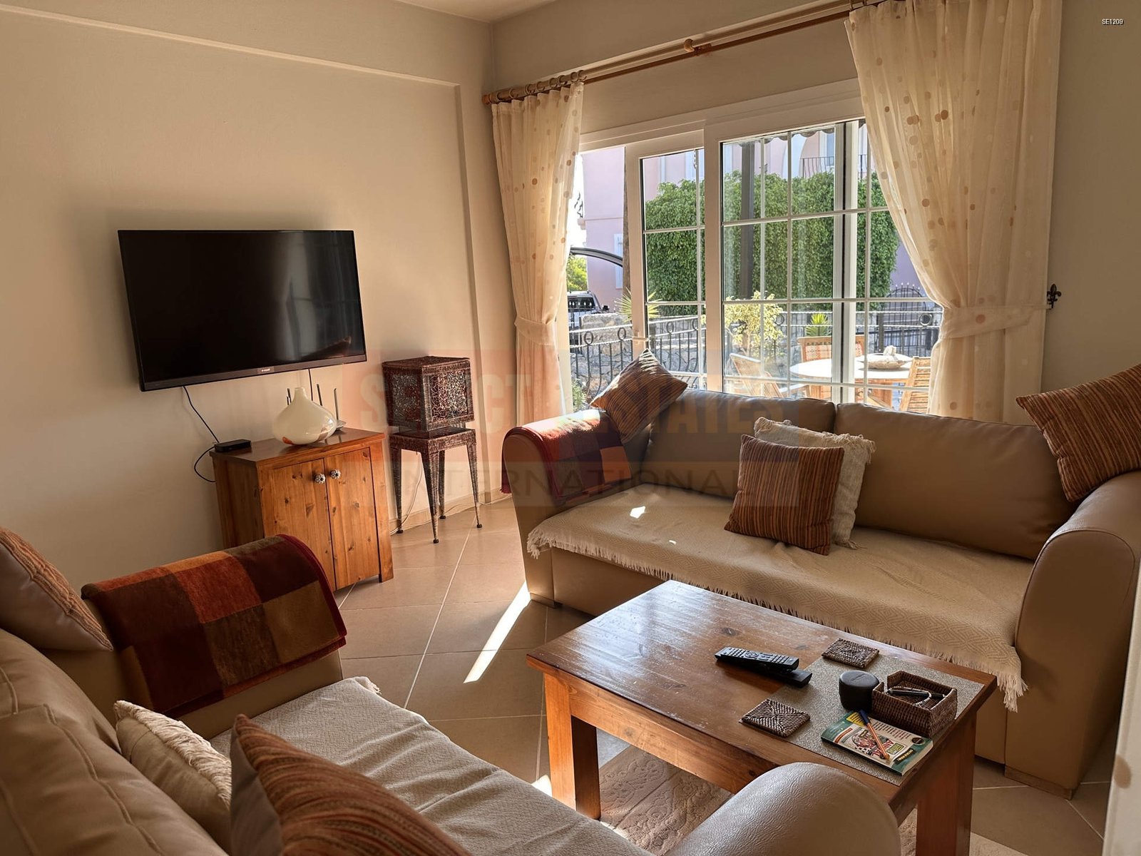 Villa for Sale with Pool in Lapta