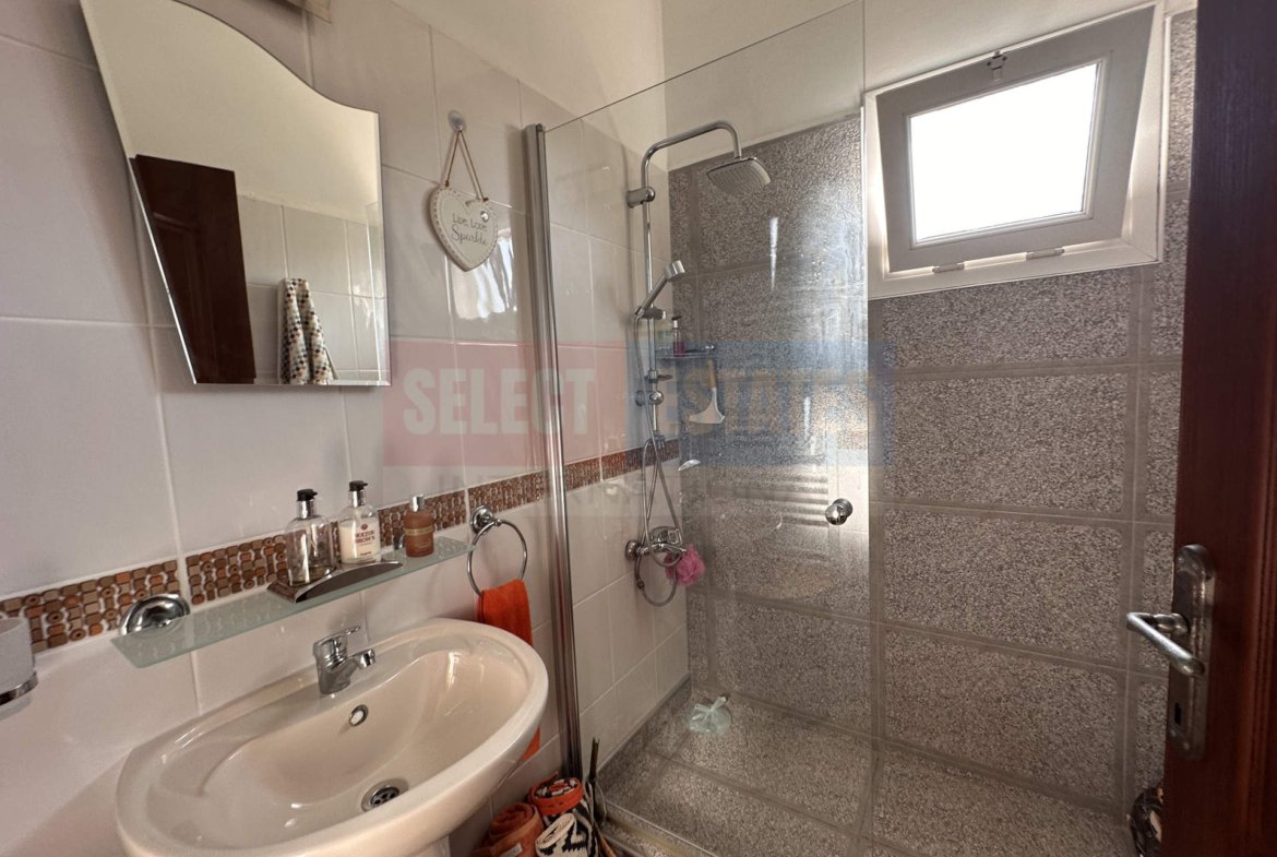 Villa for Sale with Pool in Lapta