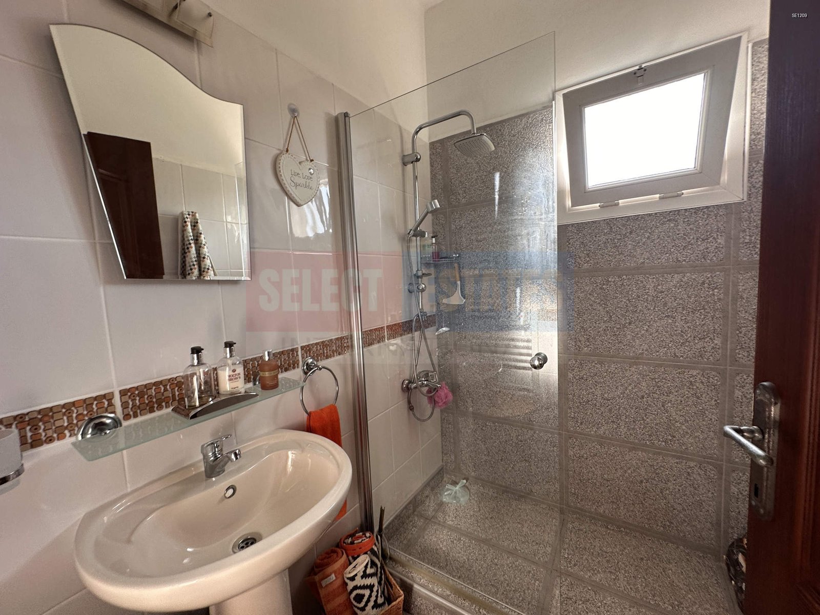 Villa for Sale with Pool in Lapta