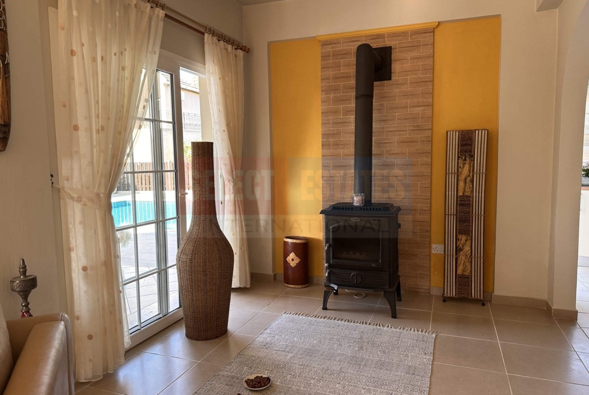 Villa for Sale with Pool in Lapta