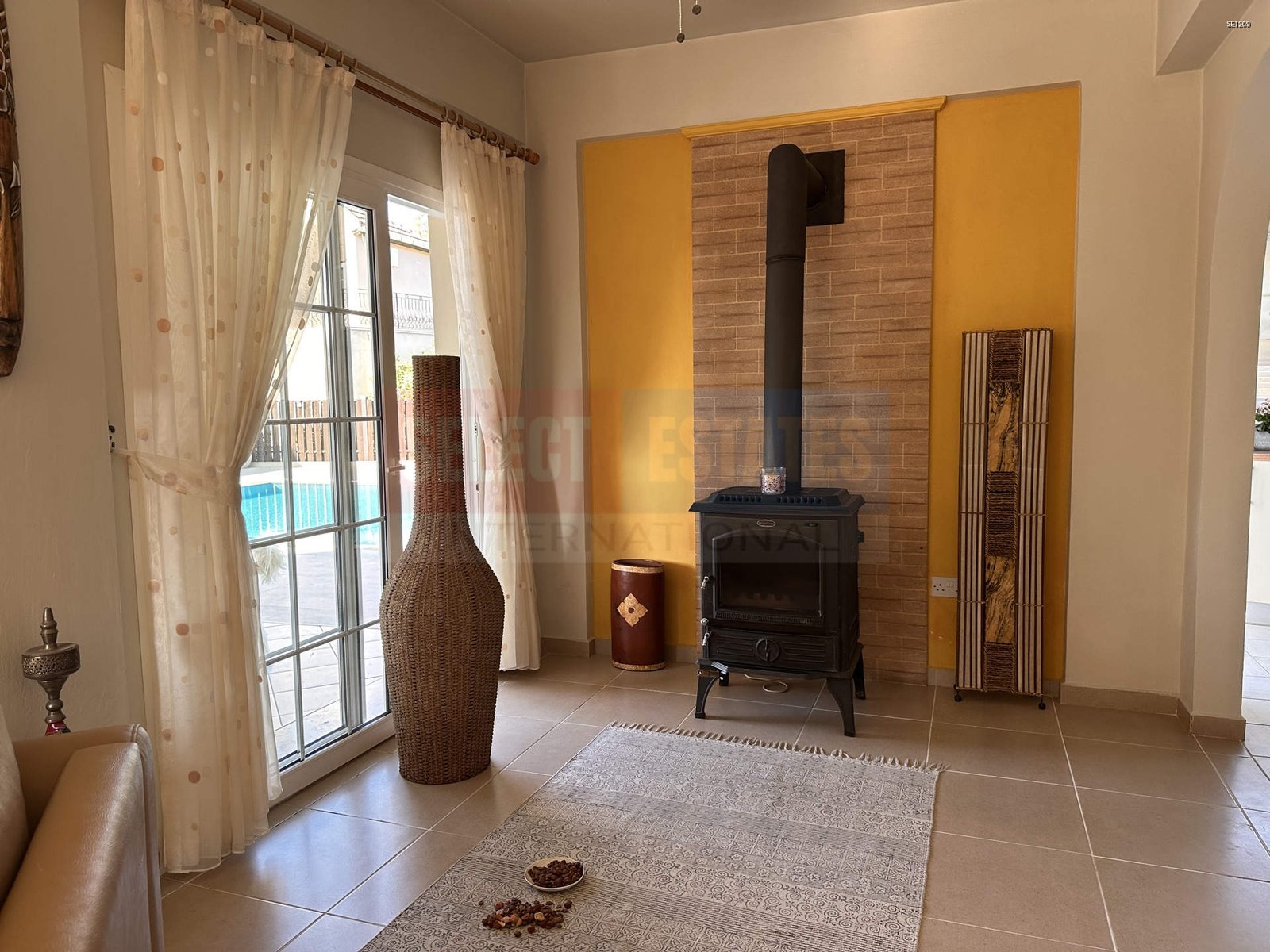 Villa for Sale with Pool in Lapta