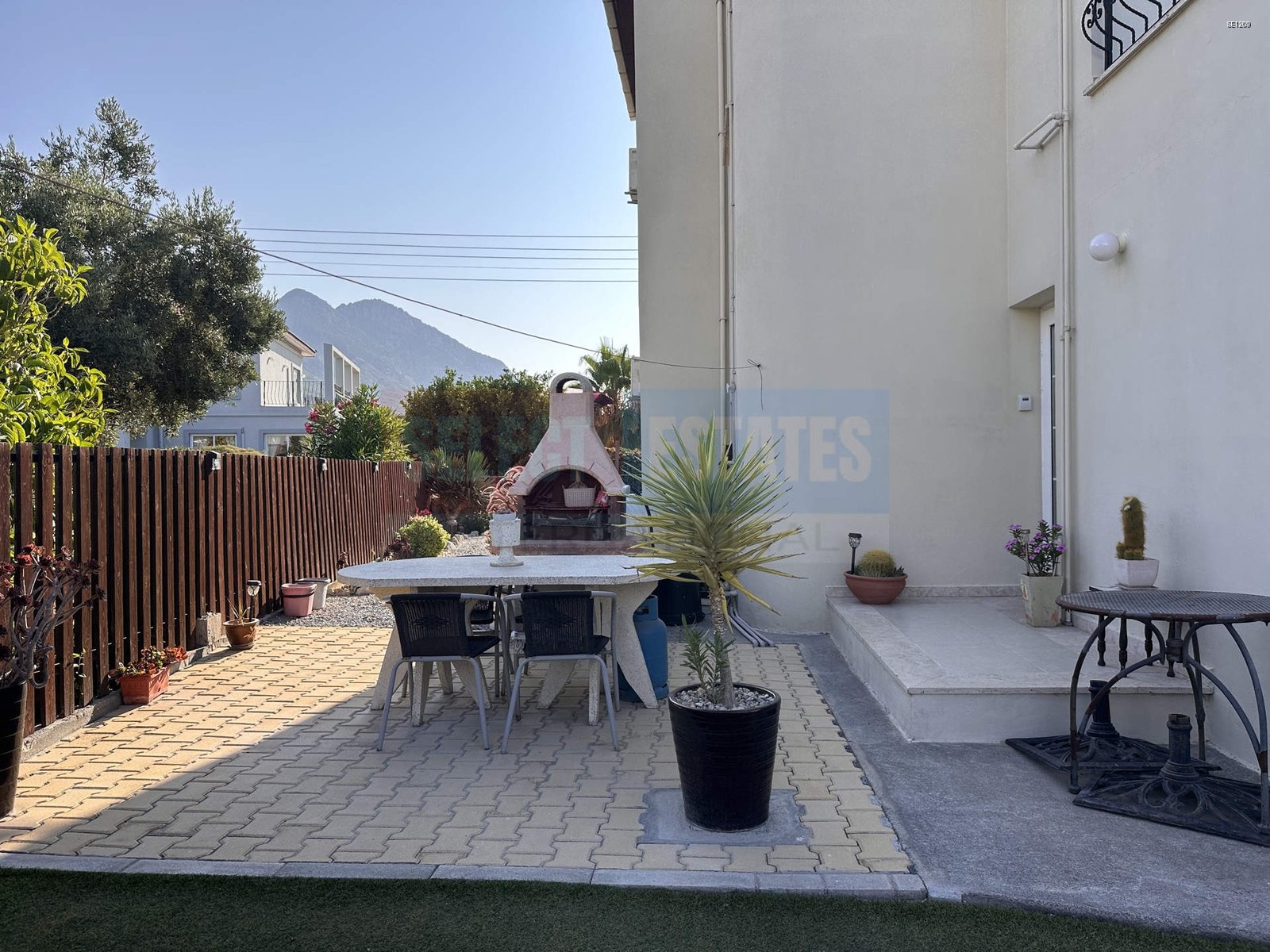 Villa for Sale with Pool in Lapta