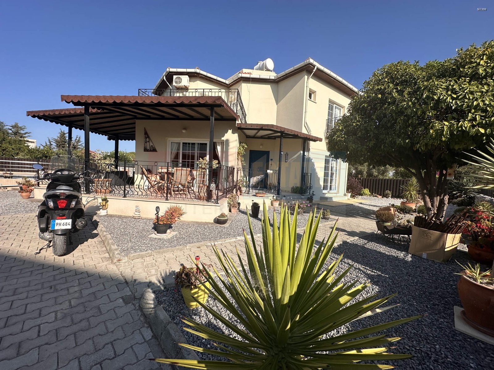 Villa for Sale with Pool in Lapta