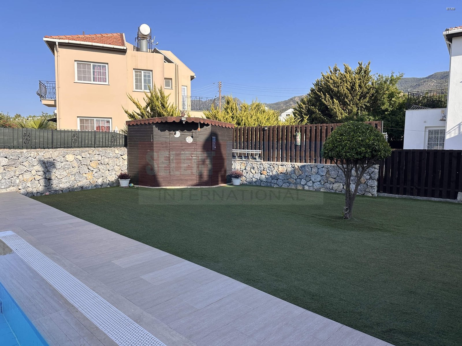 Villa for Sale with Pool in Lapta
