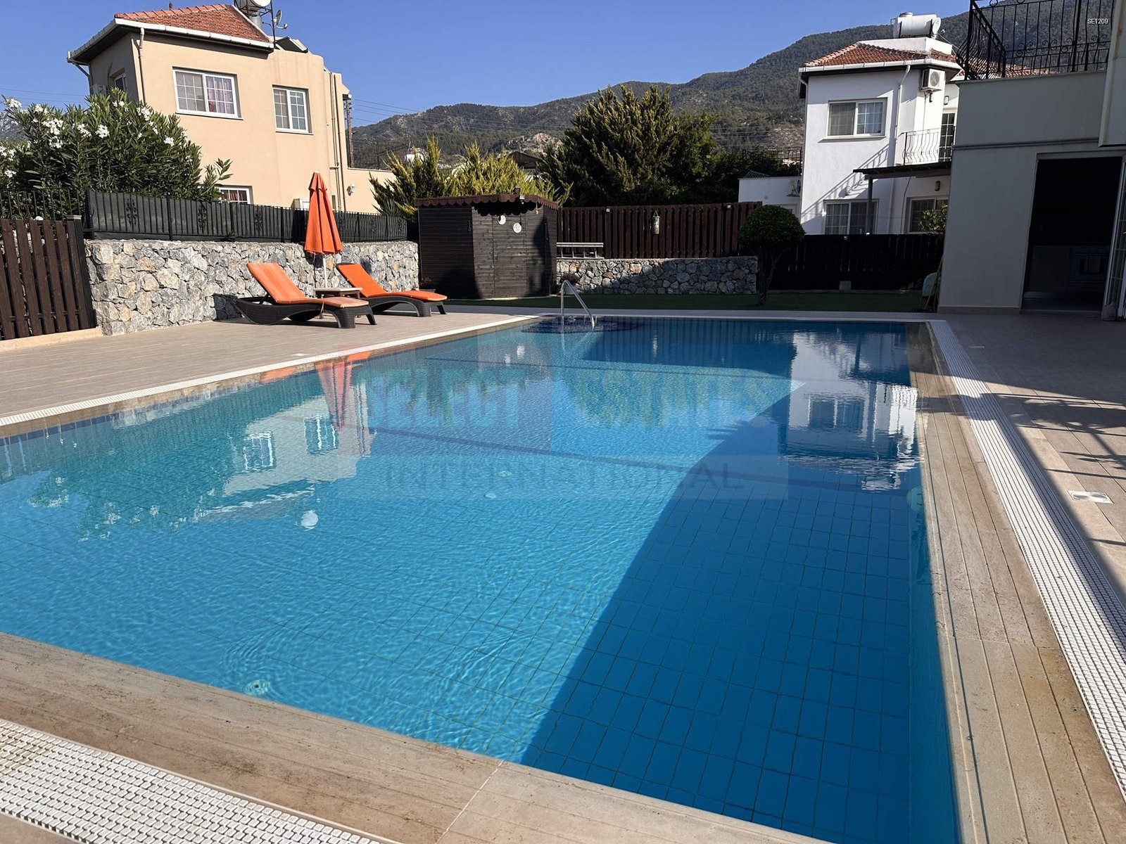 Villa for Sale with Pool in Lapta