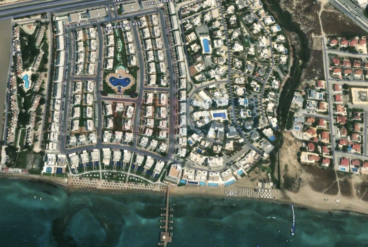 Beachfront Villa in Long Beach – Dream House