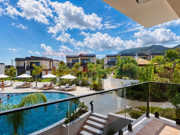 Luxury Apartment with Pool in Zeytinlik