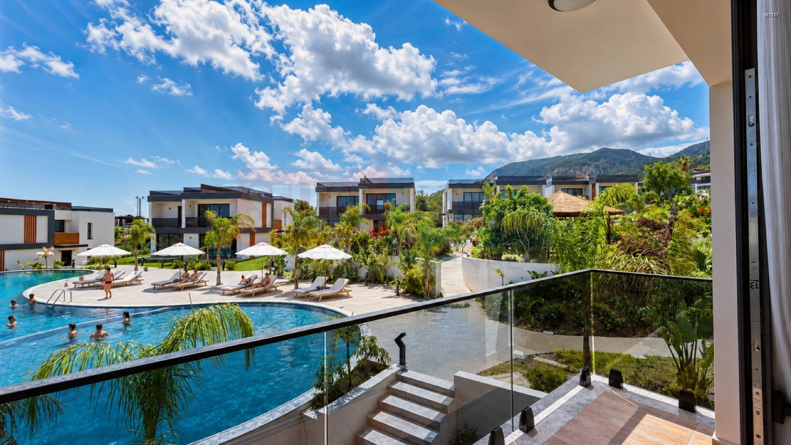 Luxury Apartment with Pool in Zeytinlik