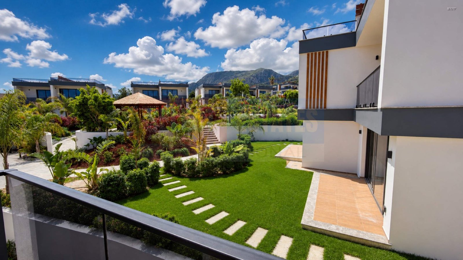 Luxury Apartment with Pool in Zeytinlik