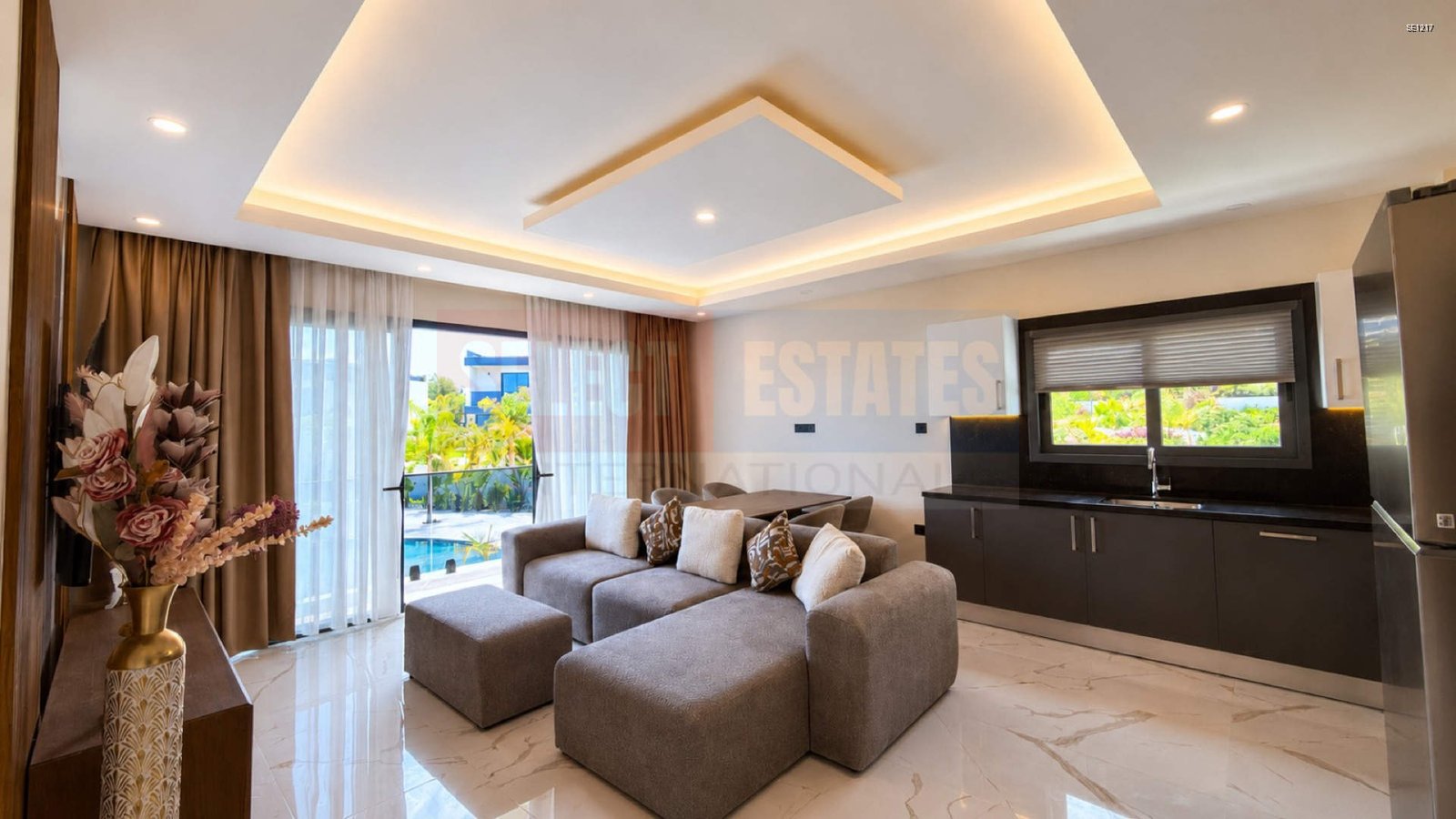Luxury Apartment with Pool in Zeytinlik