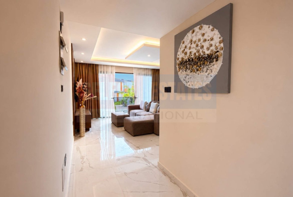Luxury Apartment with Pool in Zeytinlik