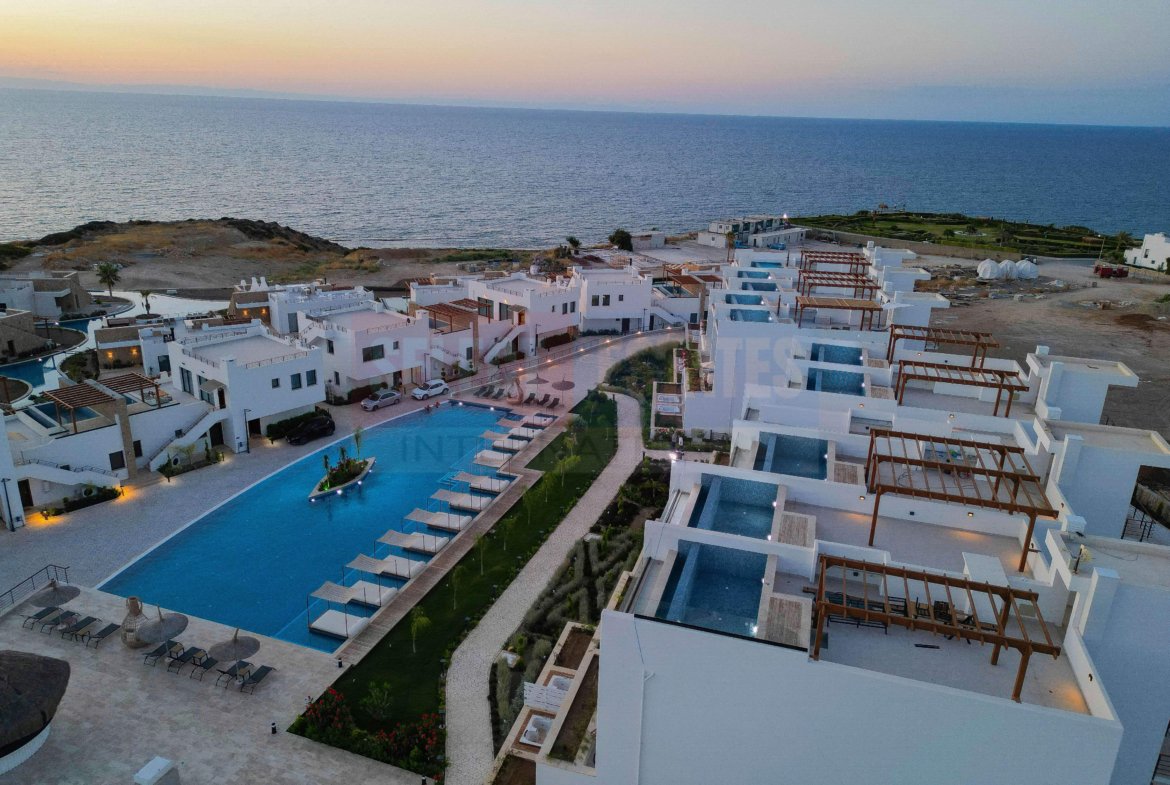 Ready to move, Mykonos Homes Garden Loft with Pool