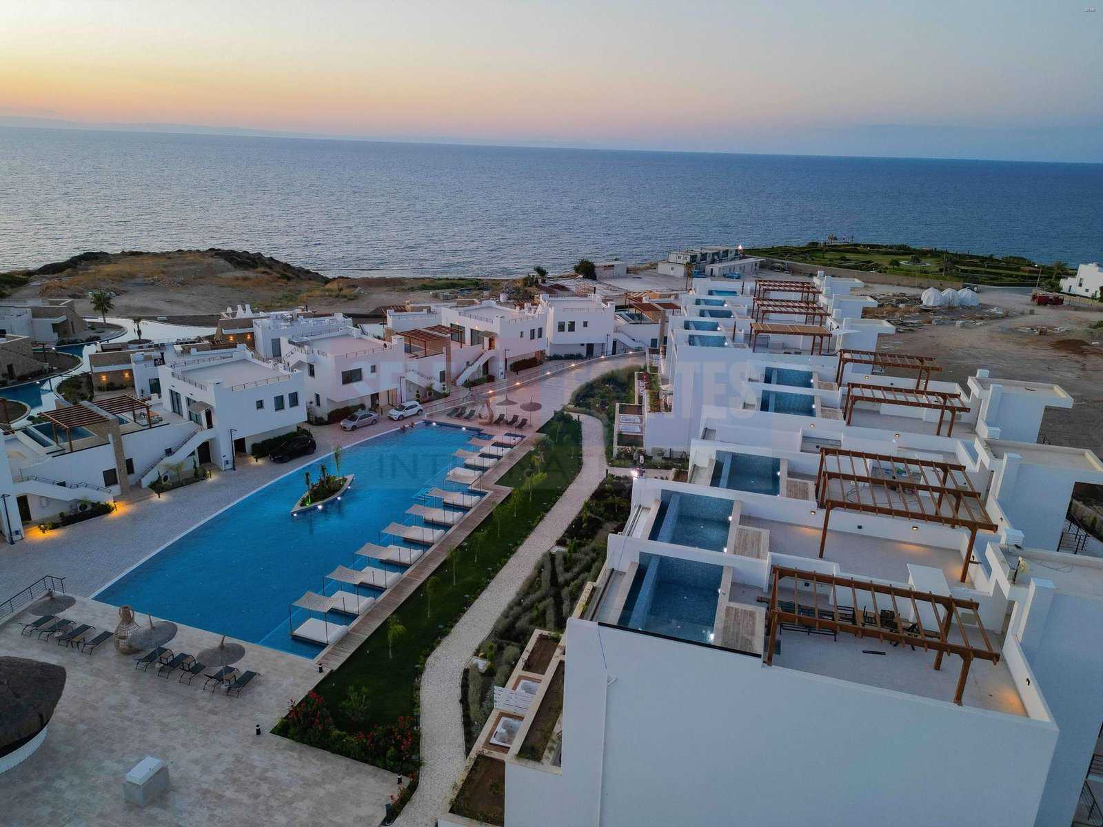 SE1230_015 Ready to move, Mykonos Homes Garden Loft with Pool