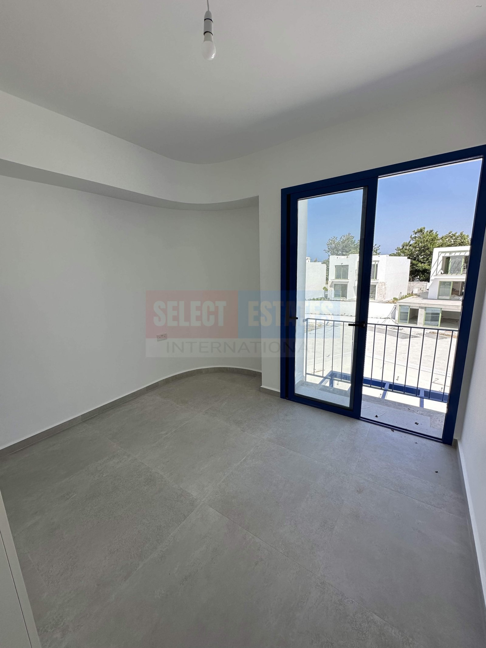 Seafront Villa with Pool in Lapta