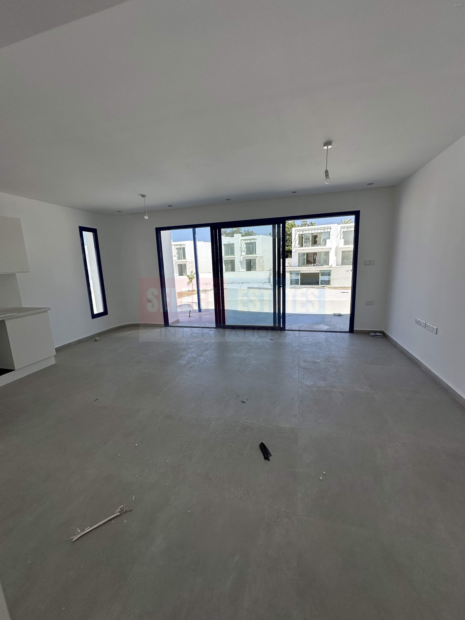 Seafront Villa with Pool in Lapta
