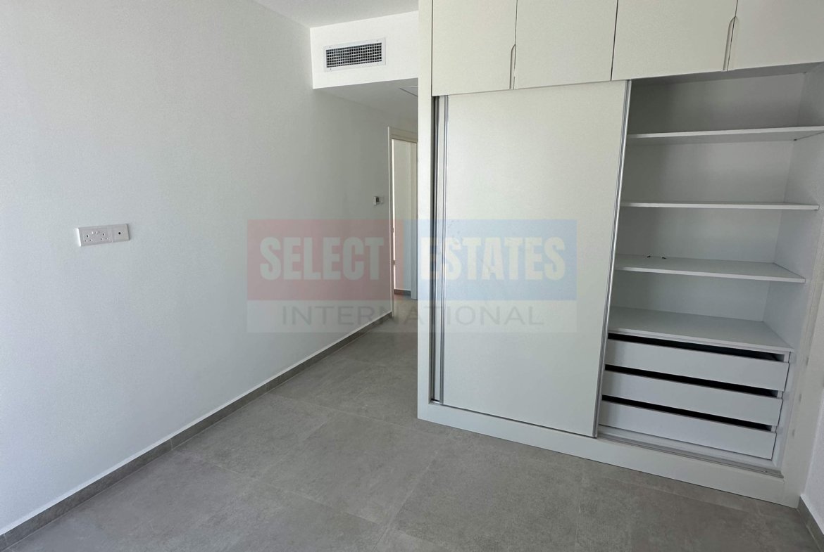 Seafront Villa with Pool in Lapta