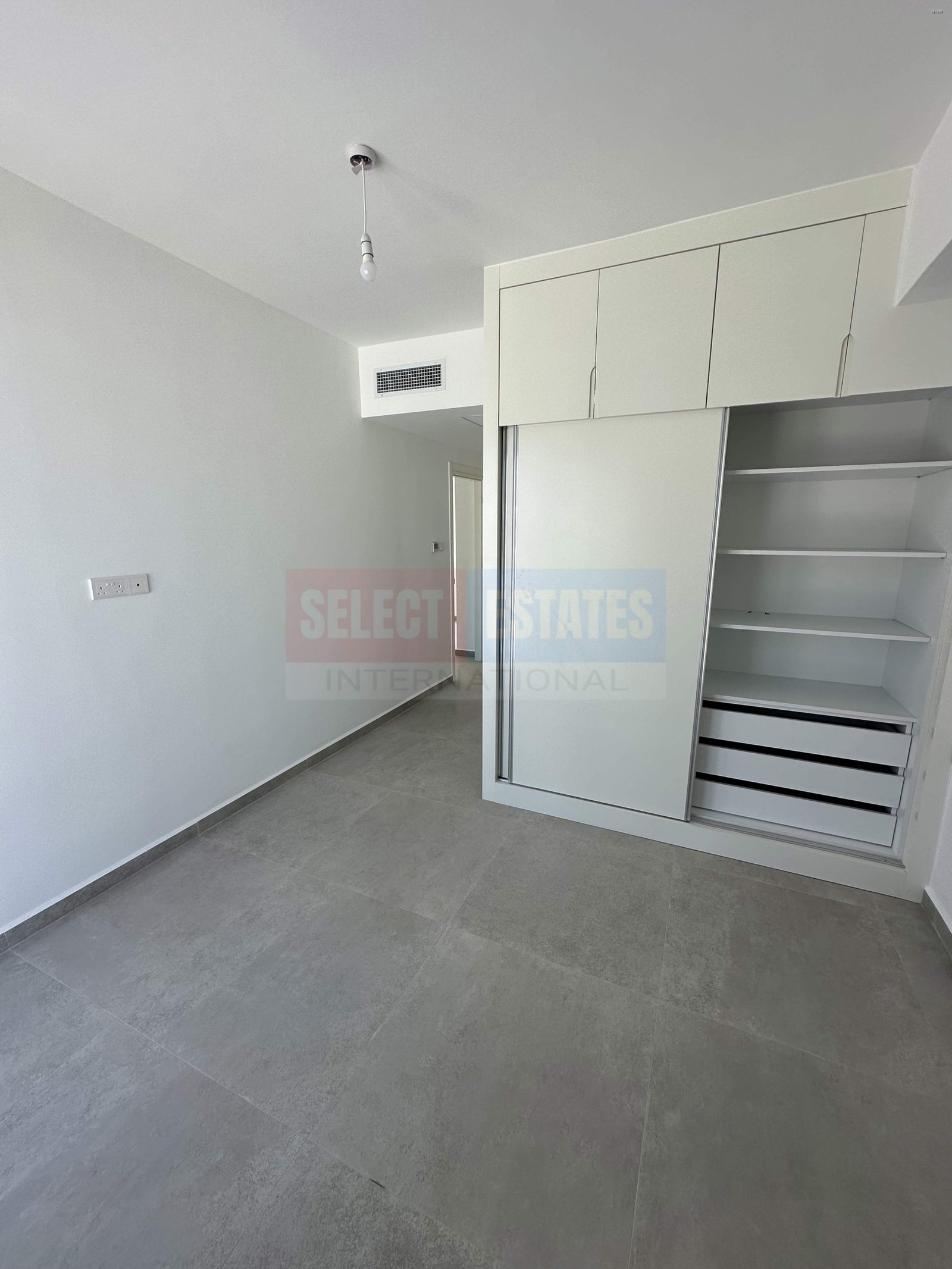 Seafront Villa with Pool in Lapta