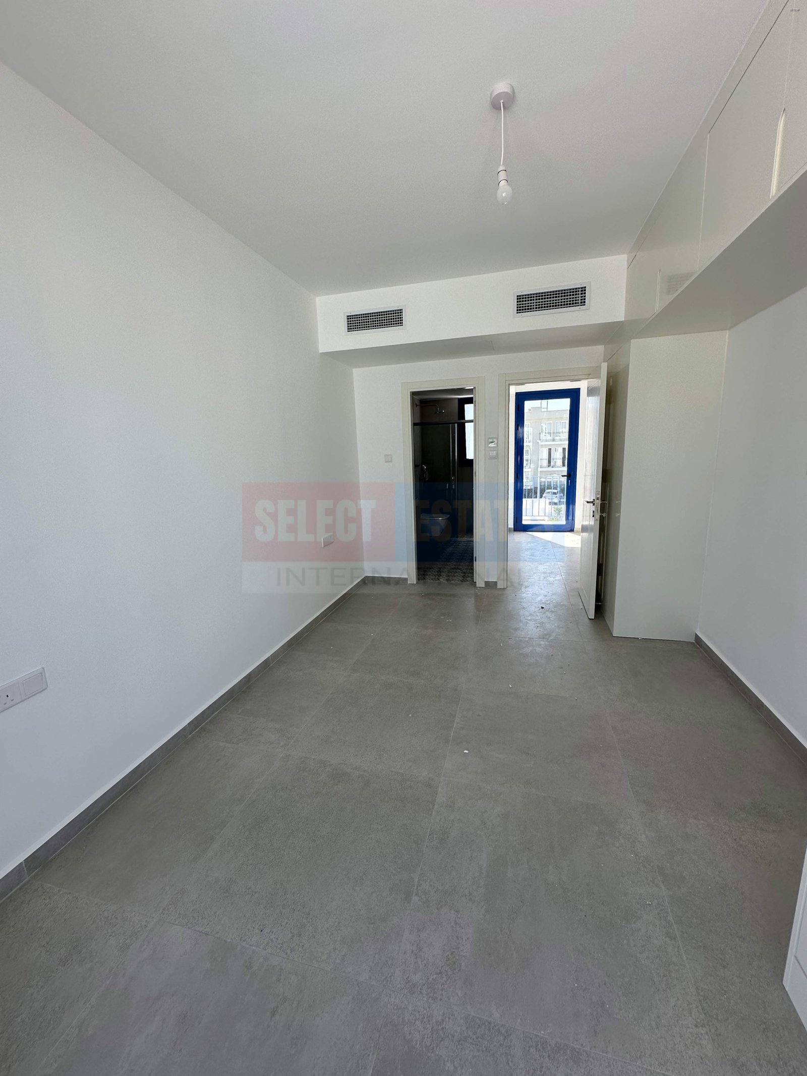 Seafront Villa with Pool in Lapta