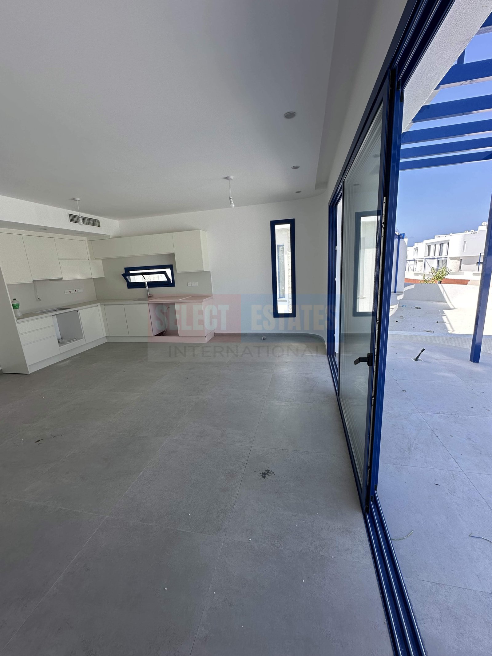 Seafront Villa with Pool in Lapta