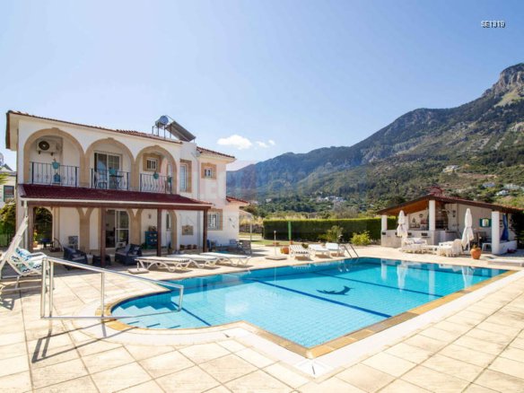 Detached Villa with Pool in Karşıyaka, North Cyprus