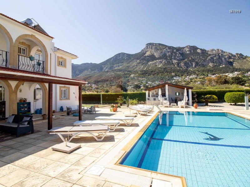 Detached Villa with Pool in Karşıyaka, North Cyprus