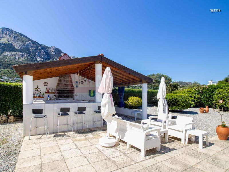 Detached Villa with Pool in Karşıyaka, North Cyprus