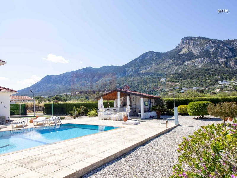 Detached Villa with Pool in Karşıyaka, North Cyprus